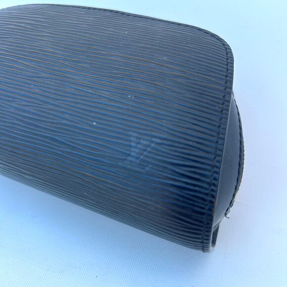 Louis Vuitton Epi Dauphine 17 Cosmetic Pouch Black Textured Clutch - Picture 3 of 11